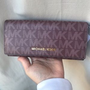 NWT MK Jet Set Carryall Wallet Merlot